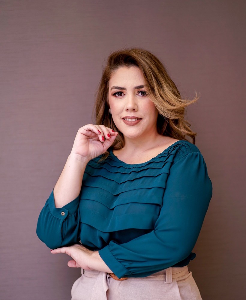 Heloísa Hommerding em atendimento no escritório
